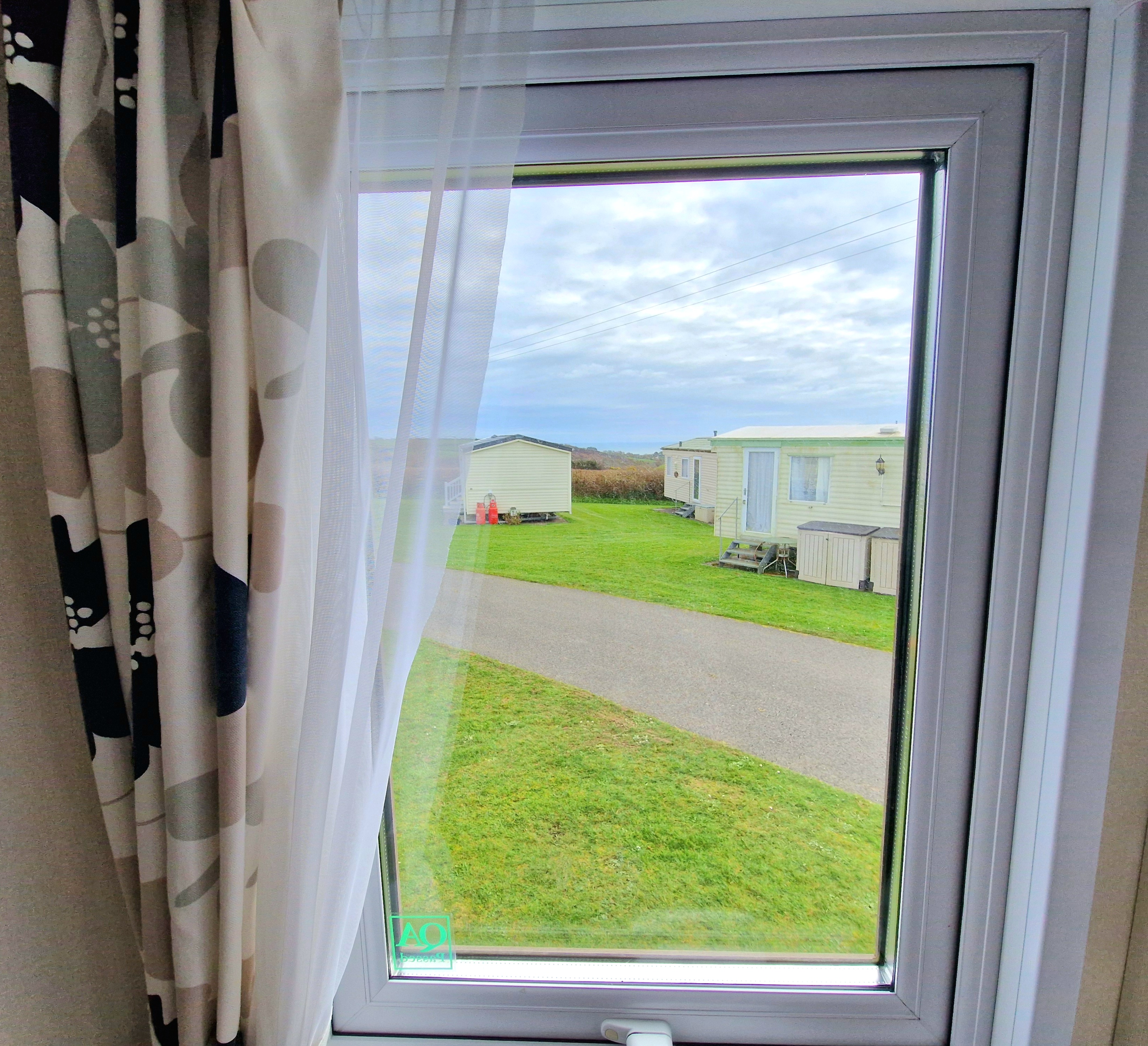 Holiday Rental Caravan No. 74 - Pet Friendly image 3