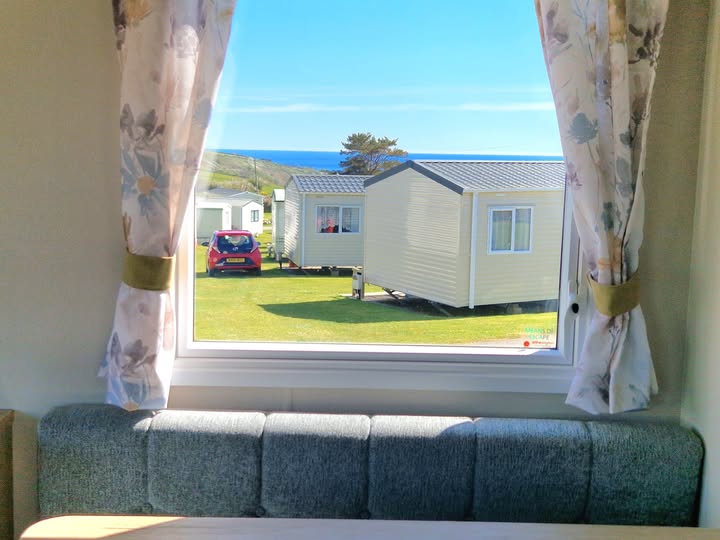 Holiday Rental Caravan No. 83 - No Pets image 1