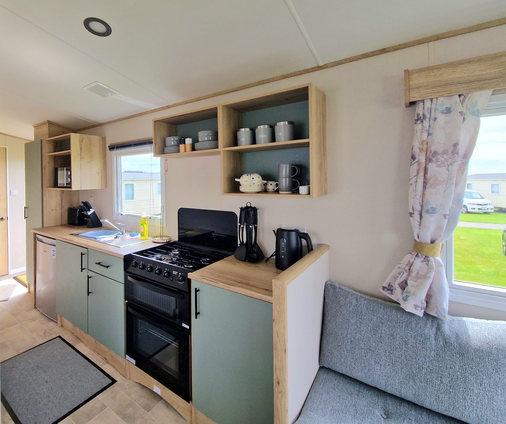 Holiday Rental Caravan No. 83 - No Pets image 4